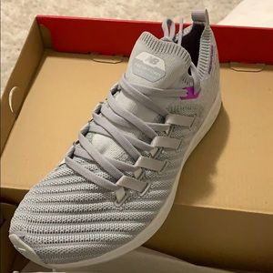 New Balance runners, grey size 8, never been worn